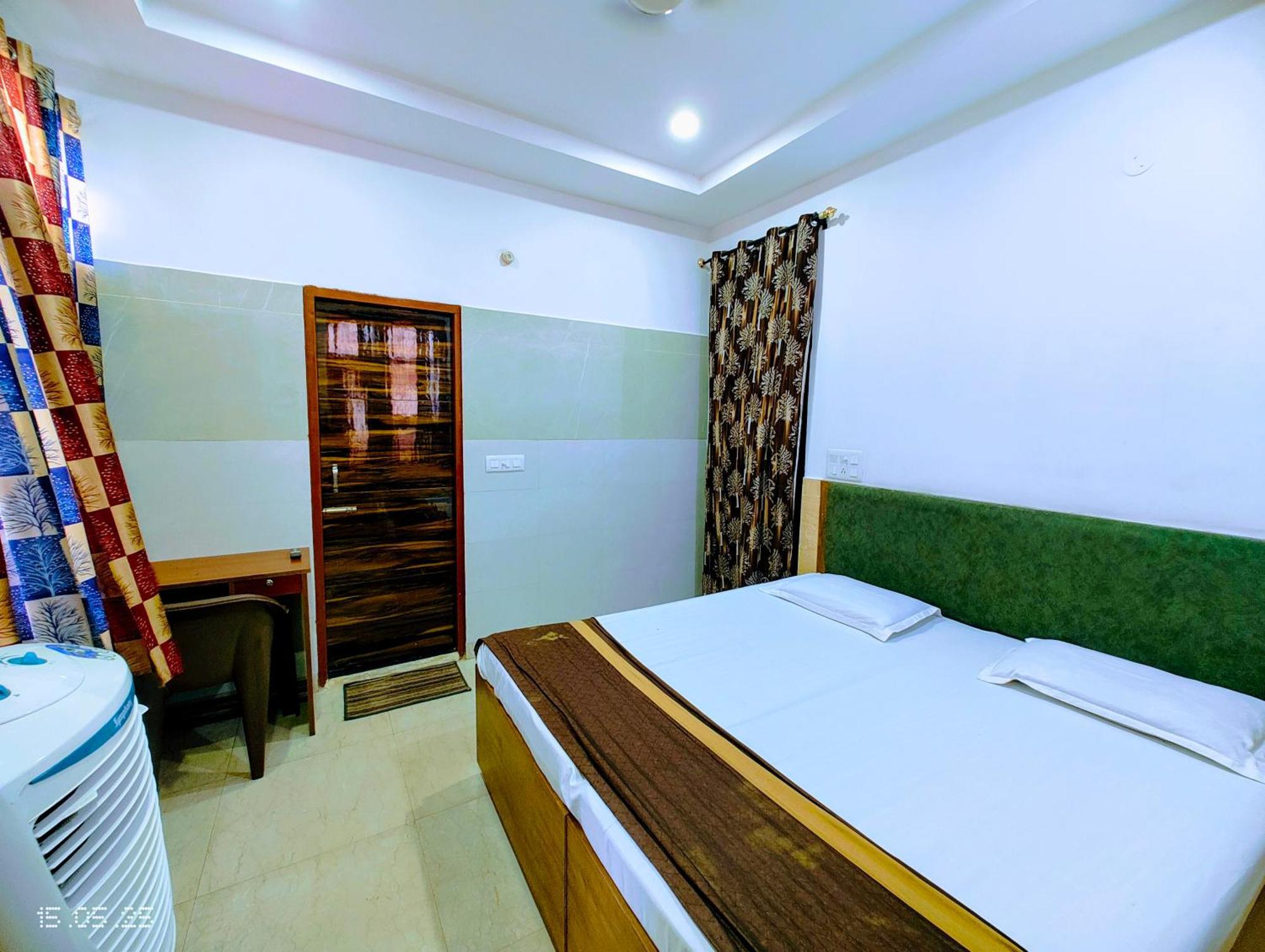 Hotel Yolo- Chandigarh Ngoại thất bức ảnh